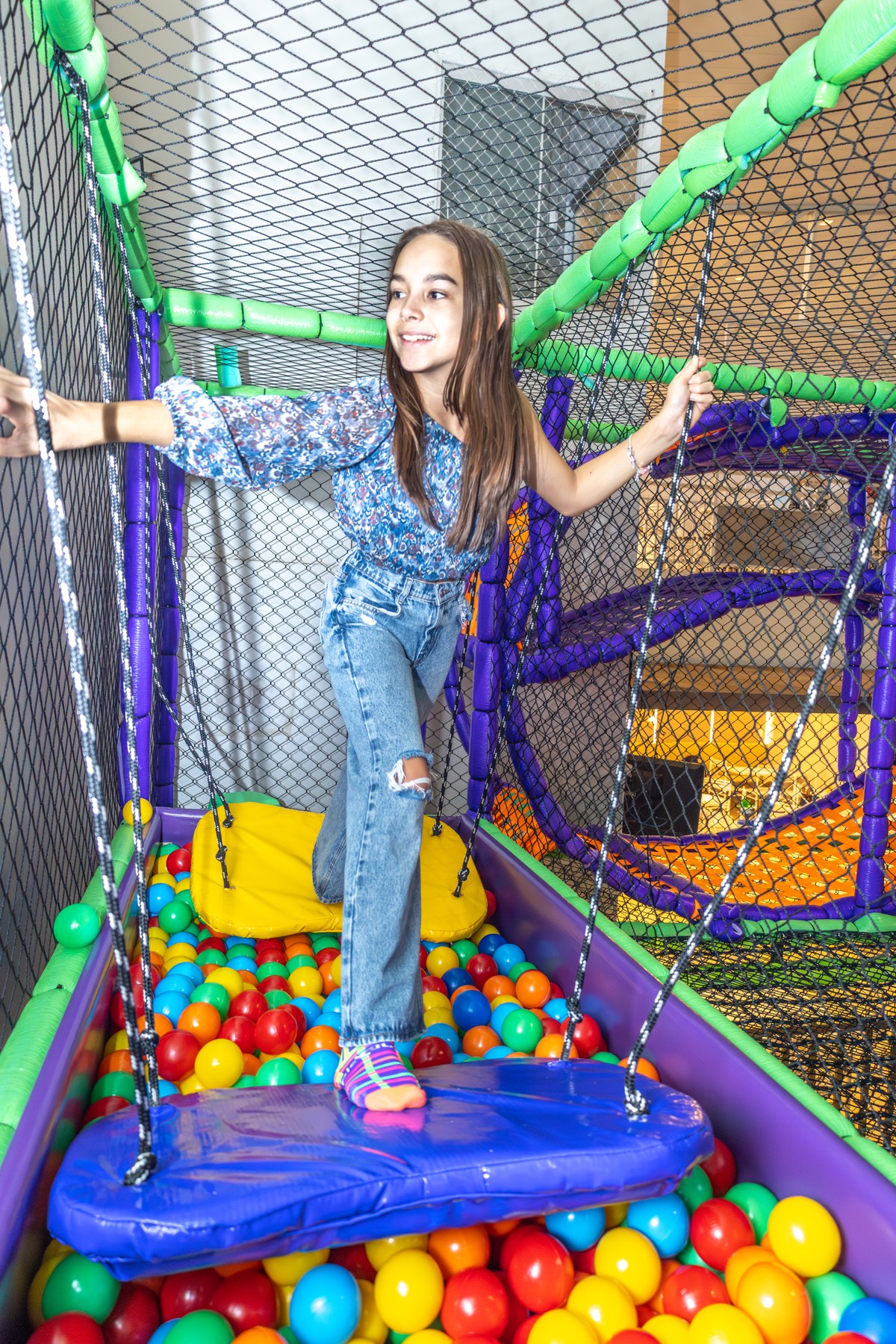 Criança no brinquedo High Zone